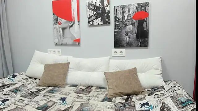 Tiny JuJu online show from February 4, 2026, 1:11 am