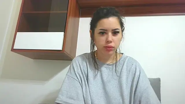 LovelyJulliette online show from March 17, 2026, 1:36 pm