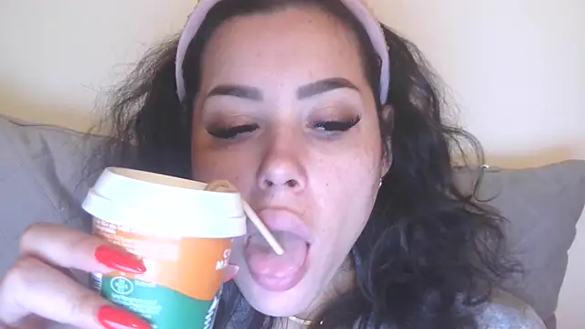 LovelyJulliette online show from February 5, 2026, 3:19 pm