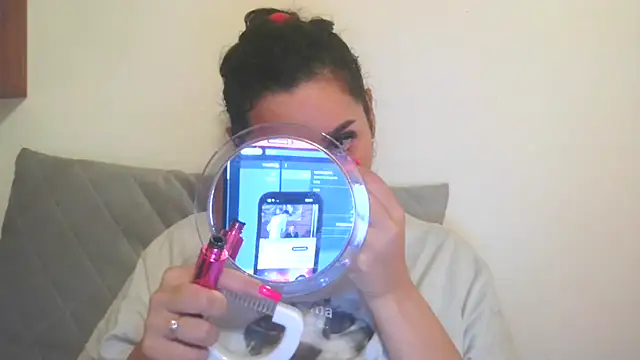 LovelyJulliette online show from December 5, 2025, 2:26 pm