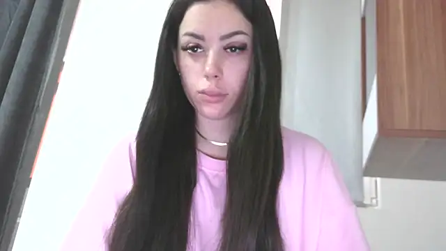 LovelyJulliette online show from April 15, 2026, 2:32 pm