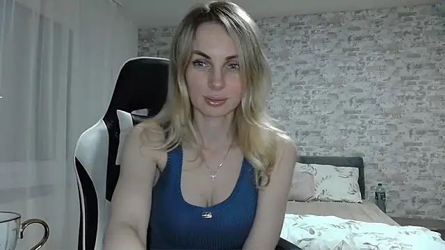 AlissonBia online show from May 16, 2026, 8:52 pm