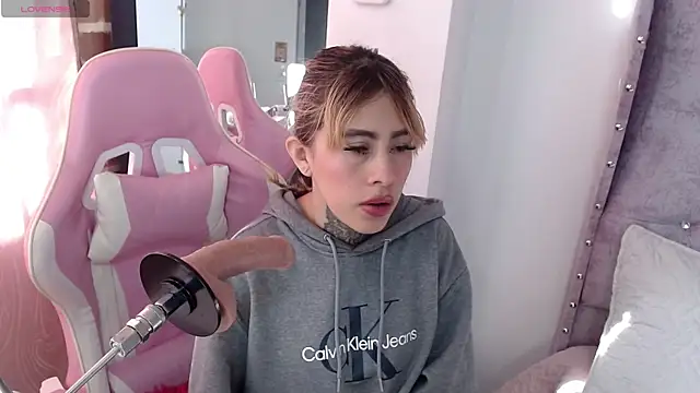 katty-candyy online show from June 12, 2026, 12:36 pm