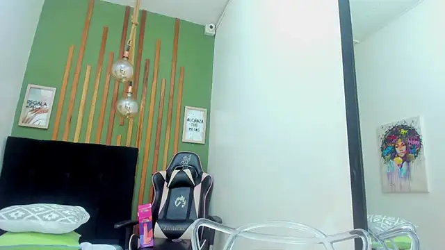 Snapshot of SofiaSexy_ chatting on December 2, 2025, 4:14 am SofiaSexy online show from December 2, 2025, 4:14 am