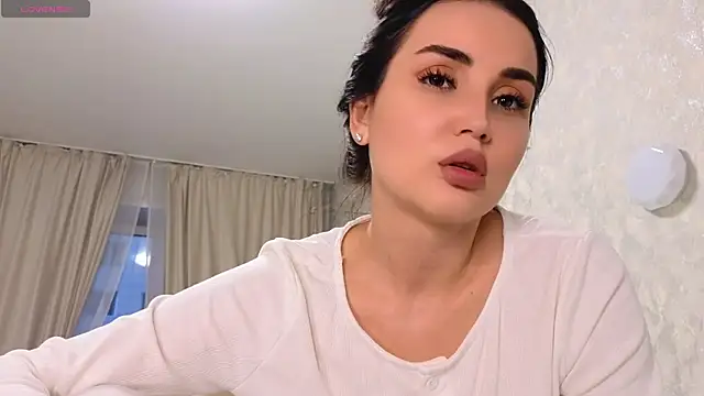 LaraSkinny online show from April 2, 2026, 1:18 pm