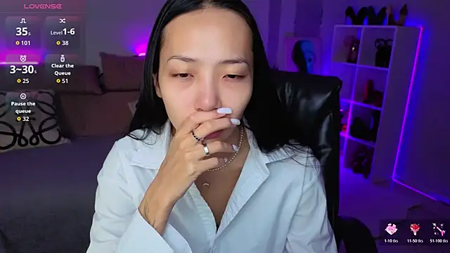 Snapshot of _MIURA_ chatting on December 2, 2025, 1:06 am MIURA online show from December 2, 2025, 1:06 am