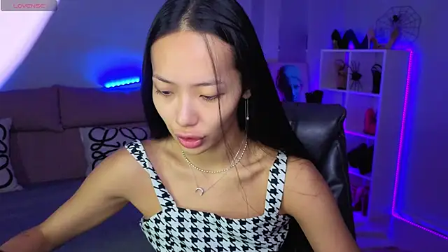 Snapshot of _MIURA_ chatting on October 24, 2025, 1:04 am MIURA online show from October 24, 2025, 1:04 am