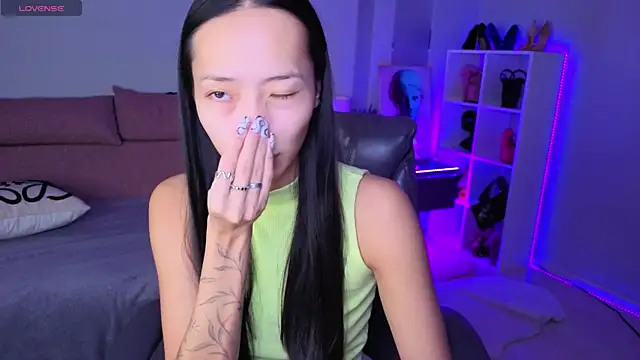 Snapshot of _MIURA_ chatting on November 28, 2025, 1:06 am MIURA online show from November 28, 2025, 1:06 am