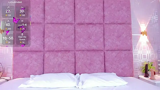 LiaVelez online show from April 7, 2026, 1:46 pm