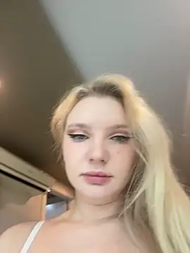 AmmyHot online show from April 22, 2026, 5:03 am