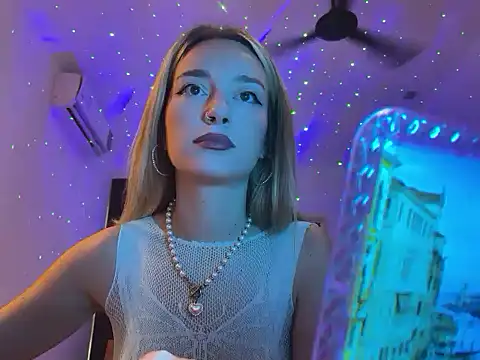 SirenaBelle online show from October 4, 2025, 12:01 am