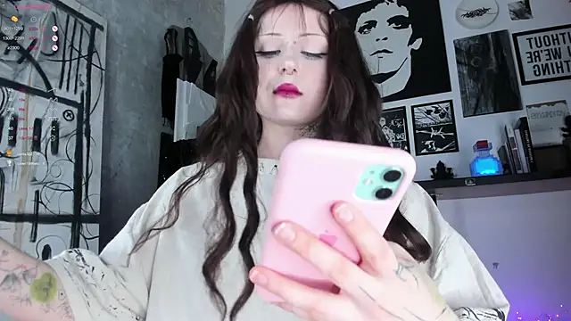 Snapshot of little_grinch666 chatting on December 27, 2024, 11:21 pm little grinch666 online show from December 27, 2024, 11:21 pm