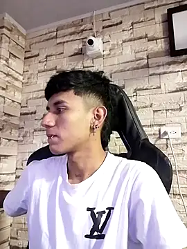 Snapshot of Levin_Hikaru chatting on March 13, 2025, 12:37 am Levin Hikaru online show from March 13, 2025, 12:37 am