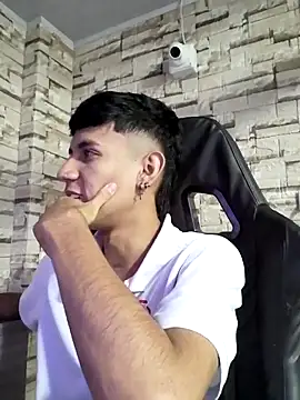 Snapshot of Levin_Hikaru chatting on March 7, 2025, 12:26 am Levin Hikaru online show from March 7, 2025, 12:26 am