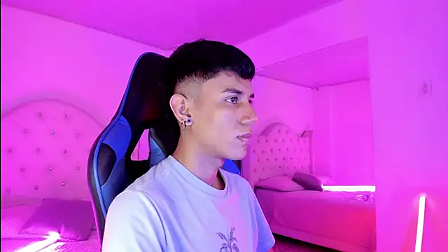 Snapshot of Levin_Hikaru chatting on January 21, 2025, 12:57 am Levin Hikaru online show from January 21, 2025, 12:57 am