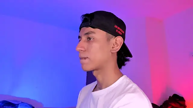 Snapshot of Levin_Hikaru chatting on November 18, 2025, 11:26 pm Levin Hikaru online show from November 18, 2025, 11:26 pm