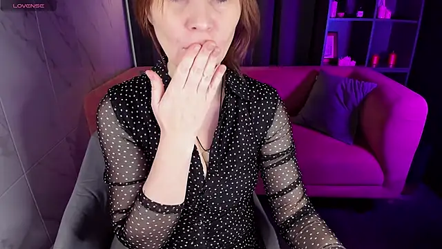 Snapshot of ZoeEast chatting on January 18, 2025, 1:29 pm ZoeEast online show from January 18, 2025, 1:29 pm