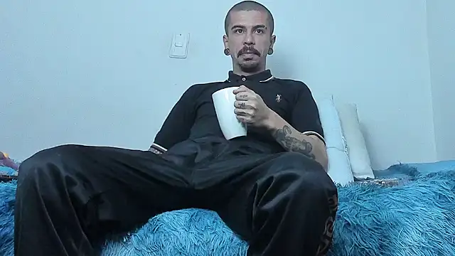 Aaron BigDickxxx online show from October 20, 2025, 6:37 am