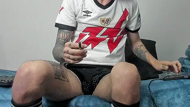 Aaron BigDickxxx online show from October 7, 2025, 7:31 am