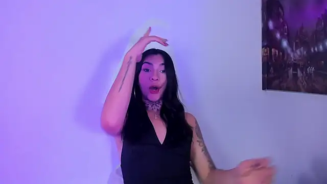 Snapshot of Camila_Coxx chatting on September 24, 2025, 7:42 pm Camila Coxx online show from September 24, 2025, 7:42 pm