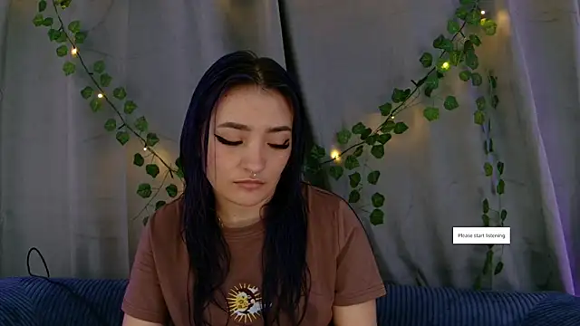 Snapshot of vayolett01_dakotta chatting on December 22, 2025, 4:01 am vayolett01 dakotta online show from December 22, 2025, 4:01 am