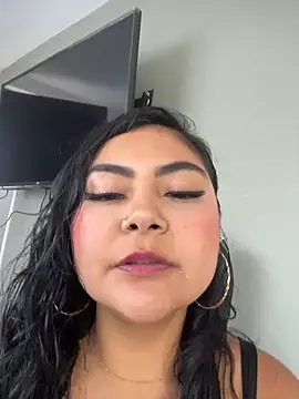 Juli Walker online show from May 6, 2026, 3:05 pm