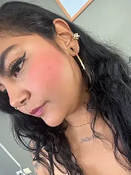 Juli Walker online show from May 8, 2026, 3:27 pm