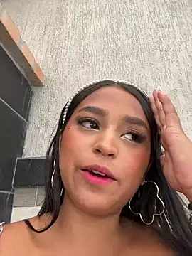 Juli Walker online show from December 11, 2024, 2:44 pm