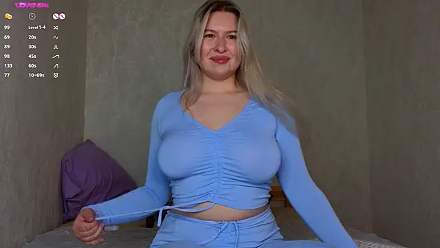 Snapshot of helen_frogg chatting on October 21, 2025, 7:35 pm helen frogg online show from October 21, 2025, 7:35 pm