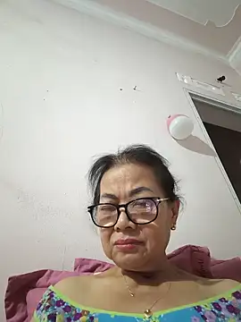 Hotestlove online show from June 4, 2026, 3:06 pm
