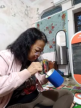 Snapshot of Hotestlove chatting on November 18, 2025, 11:15 pm Hotestlove online show from November 18, 2025, 11:15 pm