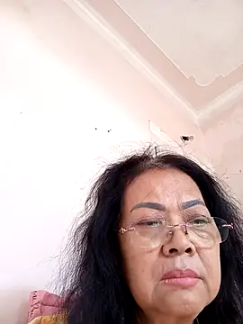 Snapshot of Hotestlove chatting on November 15, 2025, 1:42 am Hotestlove online show from November 15, 2025, 1:42 am