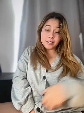 Snapshot of MerlyG chatting on December 19, 2025, 5:26 pm MerlyG online show from December 19, 2025, 5:26 pm