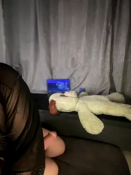 Snapshot of MerlyG chatting on November 25, 2025, 6:25 am MerlyG online show from November 25, 2025, 6:25 am