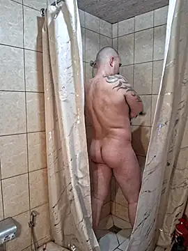 Foxyshaved online show from April 1, 2026, 5:42 am