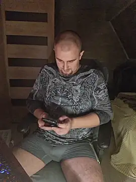 Foxyshaved online show from November 10, 2025, 4:17 am