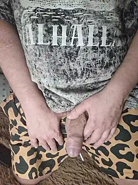 Foxyshaved online show from November 26, 2025, 3:50 am