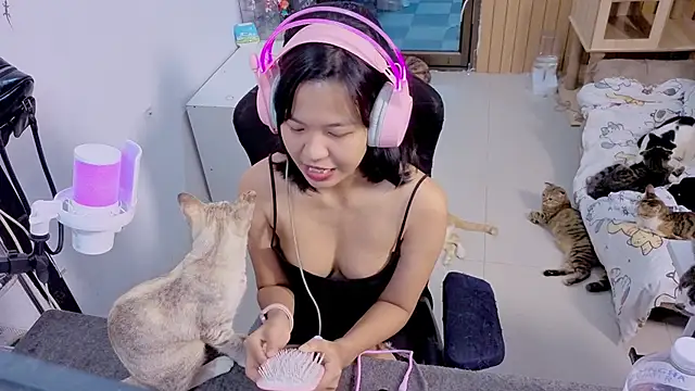 Snapshot of Kana_G chatting on November 8, 2025, 10:30 am Kana G online show from November 8, 2025, 10:30 am