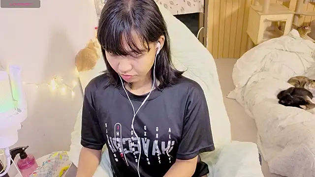 Snapshot of Kana_G chatting on December 1, 2025, 5:25 pm Kana G online show from December 1, 2025, 5:25 pm