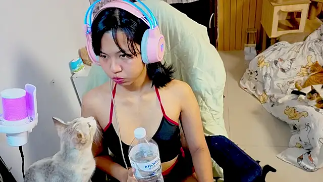 Snapshot of Kana_G chatting on November 5, 2025, 6:44 pm Kana G online show from November 5, 2025, 6:44 pm