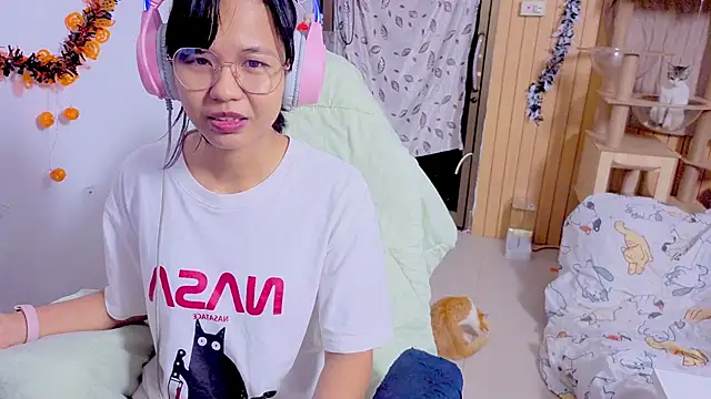 Snapshot of Kana_G chatting on October 28, 2025, 5:45 pm Kana G online show from October 28, 2025, 5:45 pm