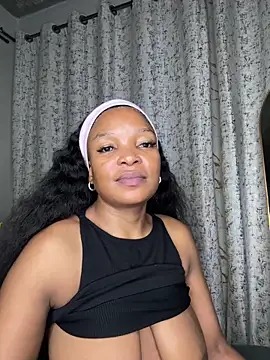 Snapshot of slimcateee chatting on December 17, 2025, 8:03 pm slimcateee online show from December 17, 2025, 8:03 pm