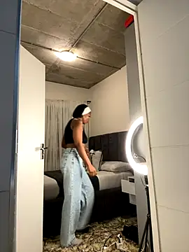 slimcateee online show from November 14, 2025, 6:00 pm