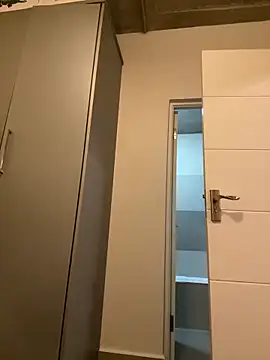 Snapshot of slimcateee chatting on December 22, 2025, 6:30 pm slimcateee online show from December 22, 2025, 6:30 pm