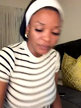 slimcateee online show from November 9, 2025, 6:34 pm