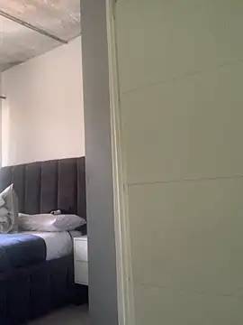 Snapshot of slimcateee chatting on February 9, 2026, 10:57 am slimcateee online show from February 9, 2026, 10:57 am