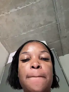 Snapshot of slimcateee chatting on February 10, 2026, 4:06 pm slimcateee online show from February 10, 2026, 4:06 pm