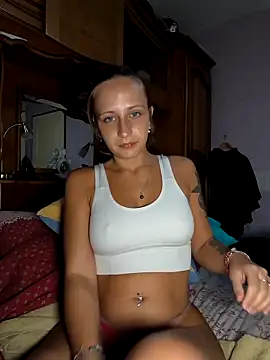 Snapshot of emma4xxx chatting on April 30, 2026, 7:43 pm emma4xxx online show from April 30, 2026, 7:43 pm