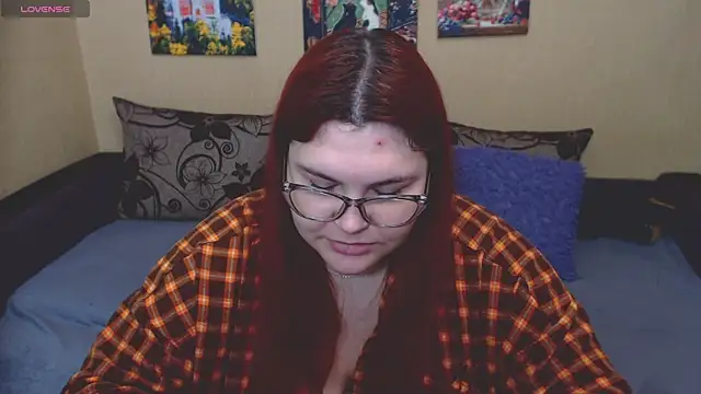 JuliaKeln online show from May 9, 2026, 3:15 pm