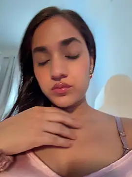 Snapshot of CuteeRose chatting on May 23, 2026, 1:43 pm CuteeRose online show from May 23, 2026, 1:43 pm
